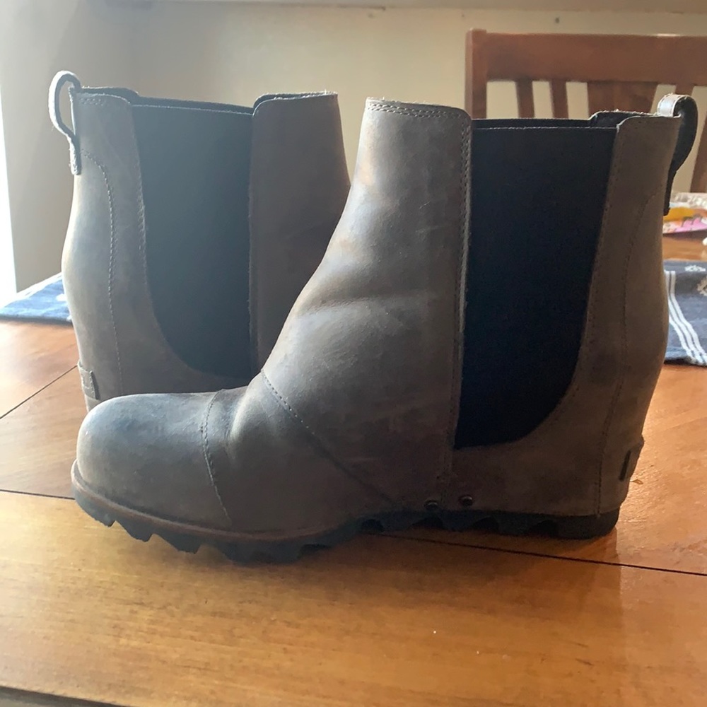 Sorel Lea wedge booties